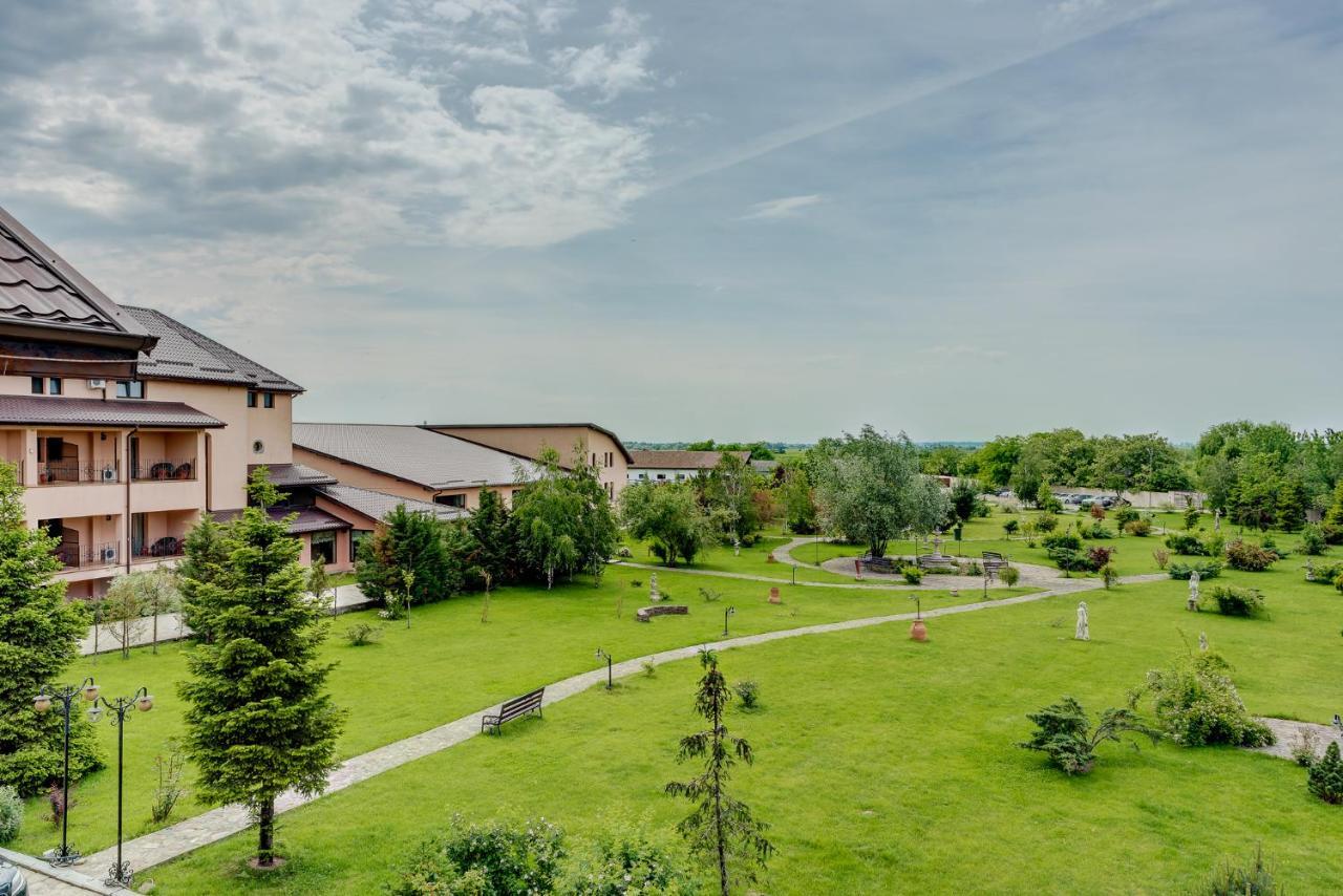 Club Insieme Grand Resort Potlogi Exterior foto