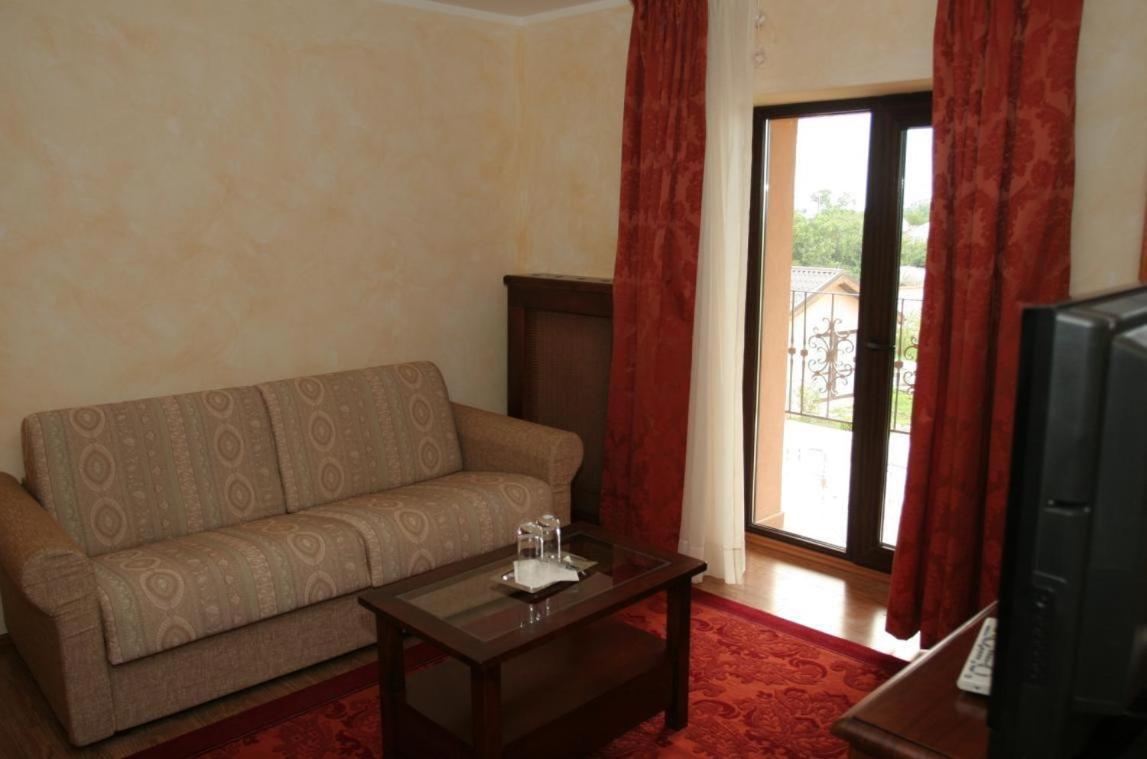 Club Insieme Grand Resort Potlogi Exterior foto