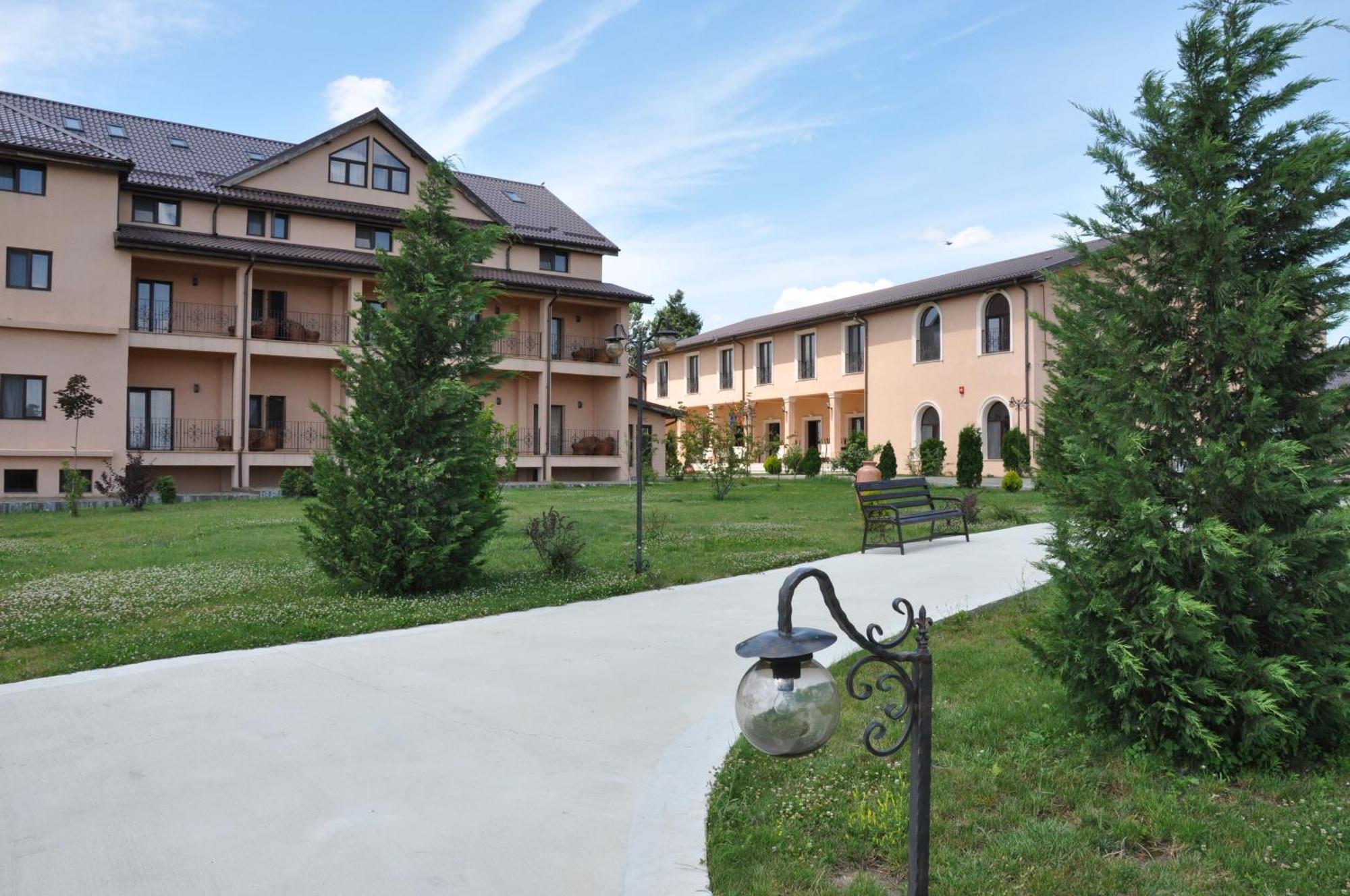 Club Insieme Grand Resort Potlogi Exterior foto